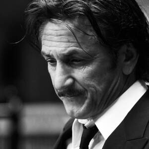 C’è Sean Penn al centro di ‘The Gunman’