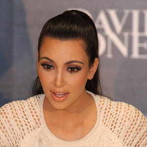 Kim Kardashian aggredita e rapinata a Parigi