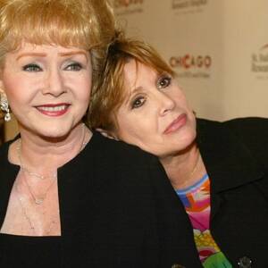 É Morta Debbie Reynolds