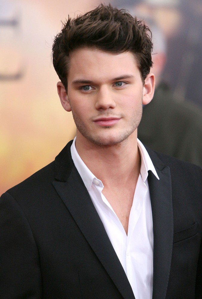 fallen-jeremy-irvine-